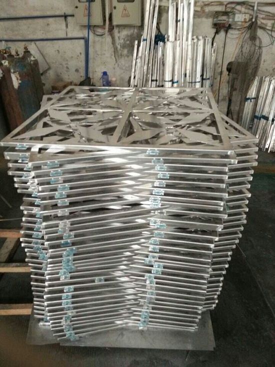 雕花外墻鋁單板車間生產現場